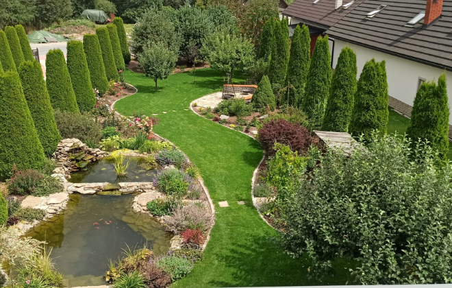 Minimalistyczna aranżacja ogrodu przy apartamentach Maciejowe Wzgórze – projektowanie i zakładanie ogrodów